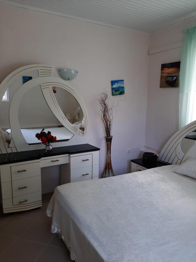 Cozy Flat In Nea Makri Apartment Екстериор снимка